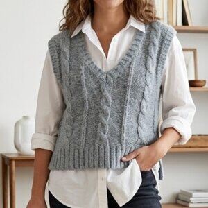 American Eagle Grey Cable Knit Sweater Vest Small V-Neck Sleeveless Pullover Sof